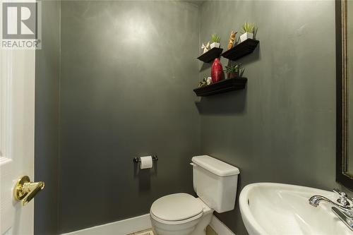 1567 Afton Court, Sarnia, ON - Indoor Photo Showing Bathroom
