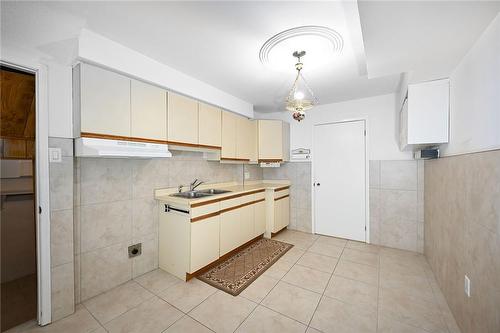 2423 Hensall Street, Mississauga, ON - Indoor Photo Showing Kitchen With Double Sink