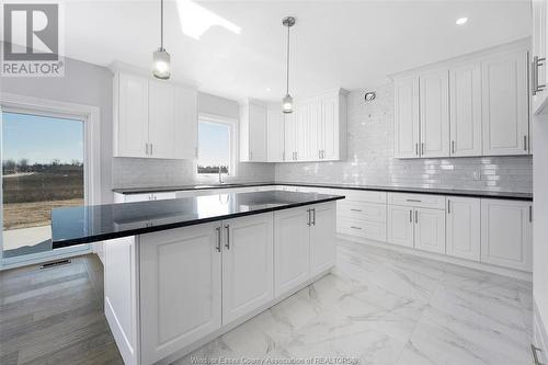 85 Kingsbridge, Amherstburg, ON - Indoor Photo Showing Kitchen With Upgraded Kitchen