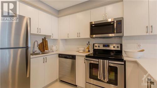 21 James Street Unit#607, Ottawa, ON - Indoor Photo Showing Kitchen With Upgraded Kitchen