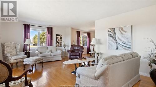 36 Acadie, Bouctouche, NB - Indoor Photo Showing Living Room
