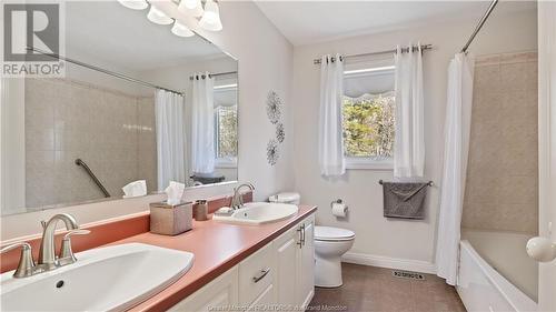 36 Acadie, Bouctouche, NB - Indoor Photo Showing Bathroom