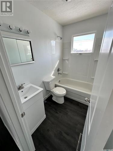 351 26Th Street, Battleford, SK - Indoor Photo Showing Bathroom