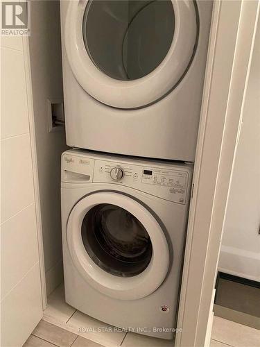 #104 -525 Adelaide St W, Toronto, ON - Indoor Photo Showing Laundry Room
