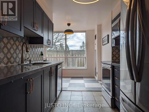 105 - 480 Mclevin Avenue, Toronto, ON - Indoor Photo Showing Kitchen