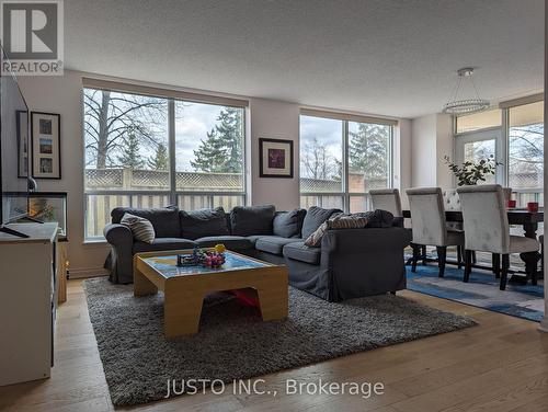 105 - 480 Mclevin Avenue, Toronto, ON - Indoor Photo Showing Living Room