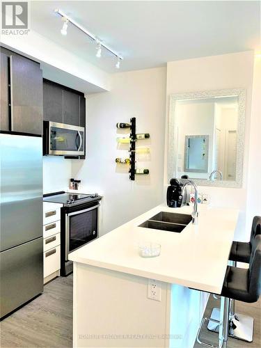 #D430 -333 Sea Ray Ave, Innisfil, ON - Indoor Photo Showing Kitchen With Double Sink