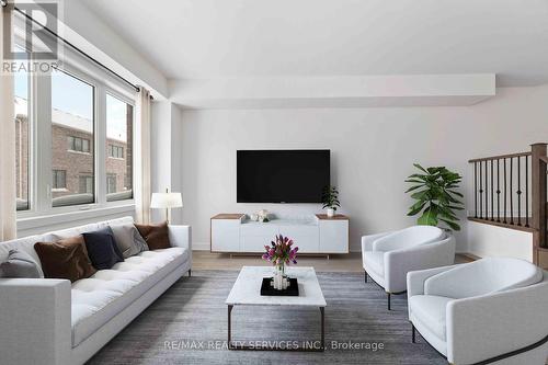 172 Eastbridge Avenue, Welland, ON - Indoor Photo Showing Living Room