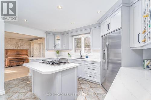 1135 Geran Cres, Mississauga, ON - Indoor Photo Showing Kitchen With Upgraded Kitchen
