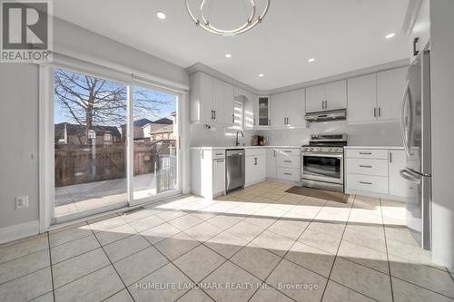 54 Earlsbridge Blvd, Brampton, ON - Indoor Photo Showing Kitchen With Upgraded Kitchen