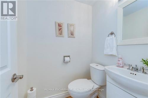 629 Francis Rd, Burlington, ON - Indoor Photo Showing Bathroom