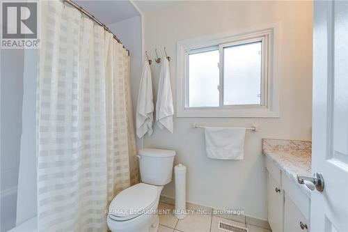 629 Francis Rd, Burlington, ON - Indoor Photo Showing Bathroom