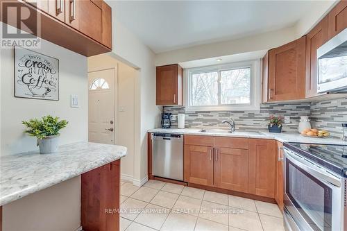 629 Francis Rd, Burlington, ON - Indoor Photo Showing Kitchen