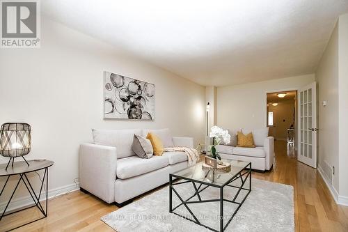 20 Kesteven Crescent, Brampton, ON - Indoor Photo Showing Living Room