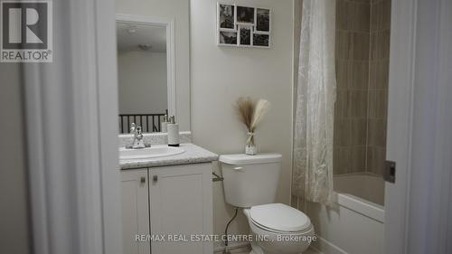60 Cosmopolitan Common St, St. Catharines, ON - Indoor Photo Showing Bathroom