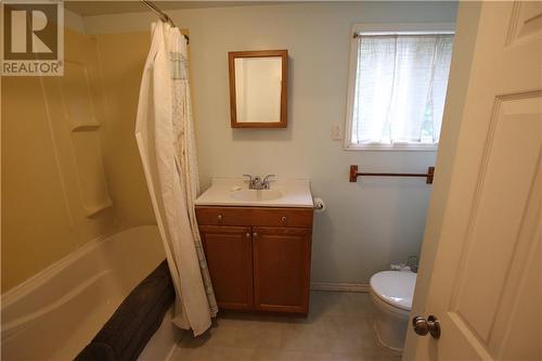 318 Julien Street, Pembroke, ON - Indoor Photo Showing Bathroom