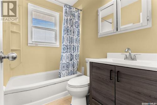 609 Broadway Avenue E, Regina, SK - Indoor Photo Showing Bathroom
