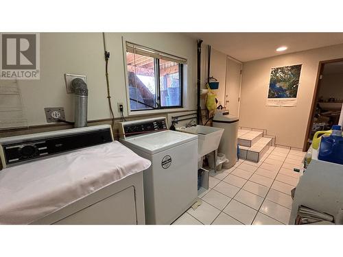 4894 Kemmi Crescent, 108 Mile Ranch, BC - Indoor Photo Showing Laundry Room