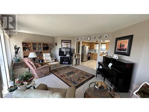 4894 Kemmi Crescent, 108 Mile Ranch, BC - Indoor Photo Showing Living Room