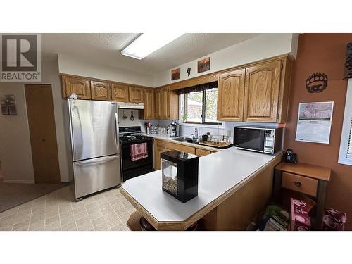 4894 Kemmi Crescent, 108 Mile Ranch, BC - Indoor Photo Showing Kitchen