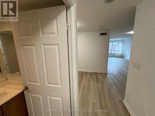 436 - 250 Wellington Street W, Toronto (Waterfront Communities), ON - Indoor Photo Showing Bathroom