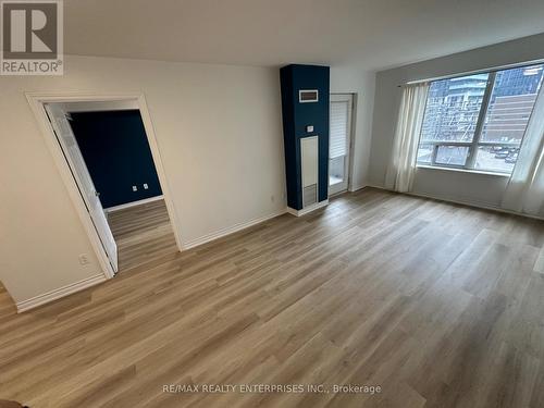 #436 -250 Wellington St W, Toronto, ON - Indoor Photo Showing Laundry Room