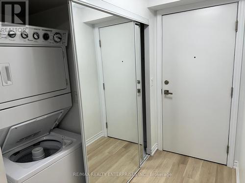 436 - 250 Wellington Street W, Toronto (Waterfront Communities), ON - Indoor Photo Showing Laundry Room