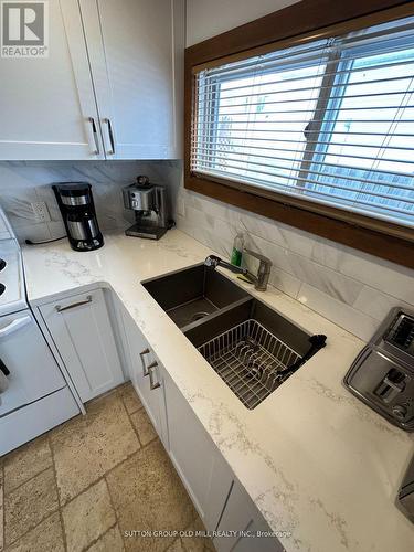 98 33Rd St, Wasaga Beach, ON - Indoor Photo Showing Kitchen With Double Sink