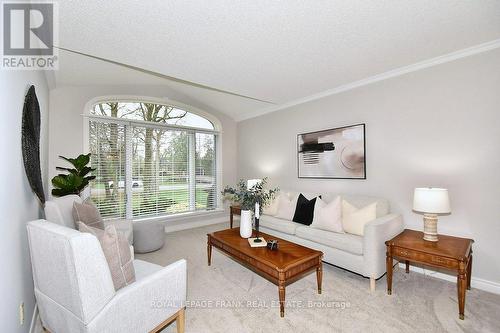 10 Olde Forest Lane, Kawartha Lakes, ON - Indoor Photo Showing Living Room