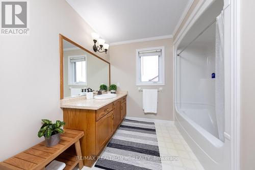 22 Westmeadow Dr, Kitchener, ON - Indoor Photo Showing Bathroom