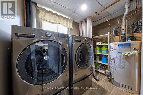22 Westmeadow Dr, Kitchener, ON - Indoor Photo Showing Laundry Room
