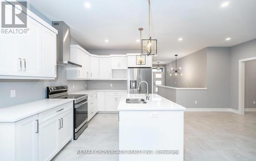 614 Old Course Trail, Welland, ON - Indoor Photo Showing Kitchen With Double Sink With Upgraded Kitchen