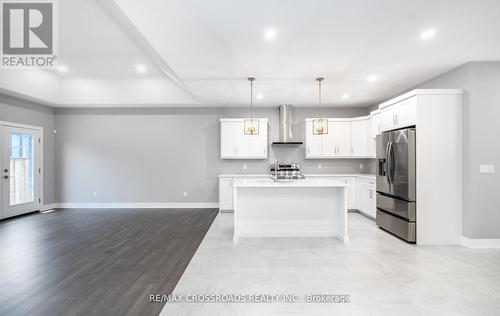 614 Old Course Trail, Welland, ON - Indoor Photo Showing Kitchen