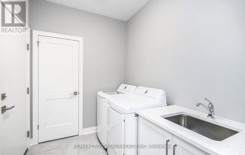 614 Old Course Tr, Welland, ON - Indoor Photo Showing Laundry Room