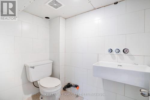 33 Wilson Ave S, Chatham-Kent, ON - Indoor Photo Showing Bathroom