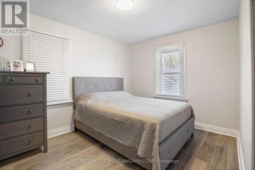 33 Wilson Avenue S, Chatham-Kent, ON - Indoor Photo Showing Bedroom