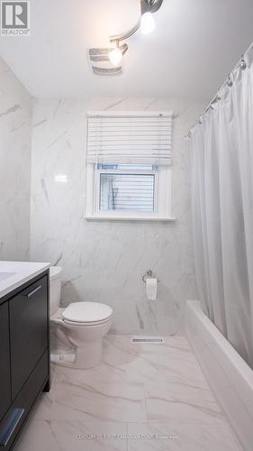 33 Wilson Avenue S, Chatham-Kent, ON - Indoor Photo Showing Bathroom