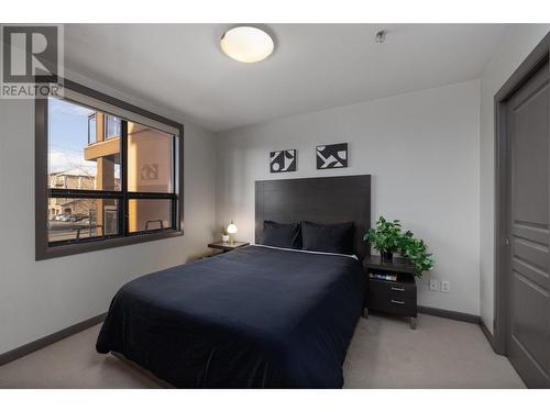 654 Cook Road Unit# 208, Kelowna, BC - Indoor Photo Showing Bedroom