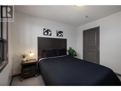 654 Cook Road Unit# 208, Kelowna, BC - Indoor Photo Showing Bedroom