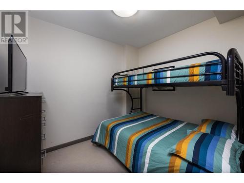 654 Cook Road Unit# 208, Kelowna, BC - Indoor Photo Showing Bedroom