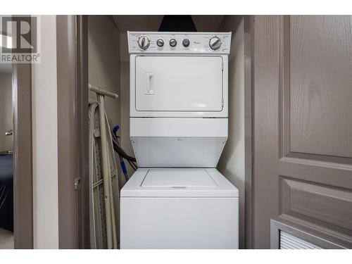 654 Cook Road Unit# 208, Kelowna, BC - Indoor Photo Showing Laundry Room