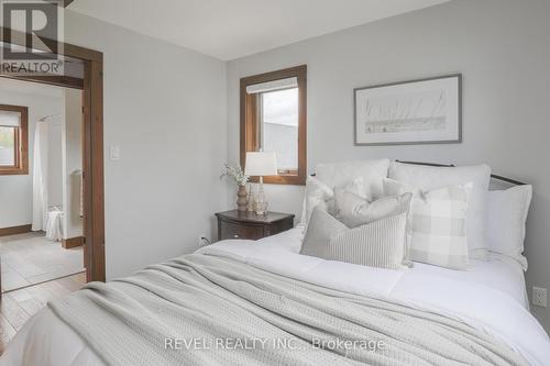 37 Glassford Road, Kawartha Lakes, ON - Indoor Photo Showing Bedroom