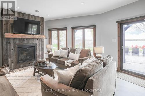 37 Glassford Road, Kawartha Lakes, ON - Indoor Photo Showing Living Room With Fireplace