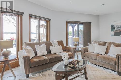 37 Glassford Road, Kawartha Lakes, ON - Indoor Photo Showing Living Room
