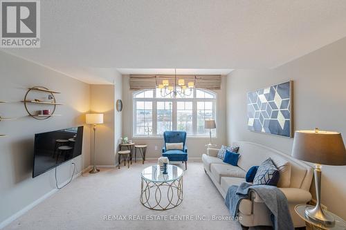 446 Mcjannett Ave, Milton, ON - Indoor Photo Showing Living Room