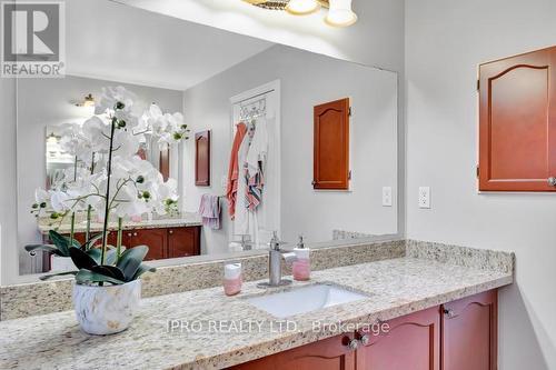 27 Hellyer Ave, Brampton, ON - Indoor Photo Showing Bathroom