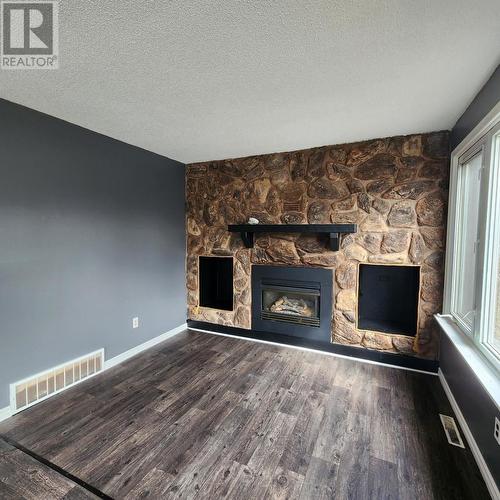 111 Letcher St, Sault Ste Marie, ON - Indoor Photo Showing Living Room With Fireplace