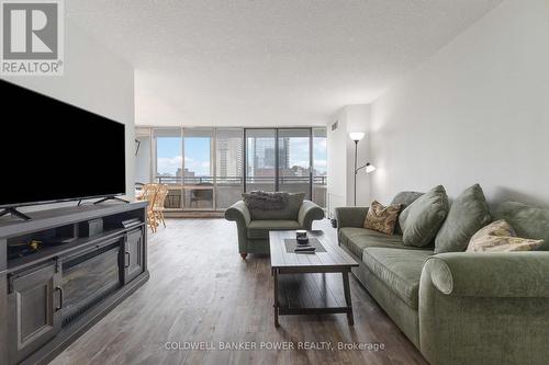 #604 -389 Dundas St, London, ON - Indoor Photo Showing Living Room