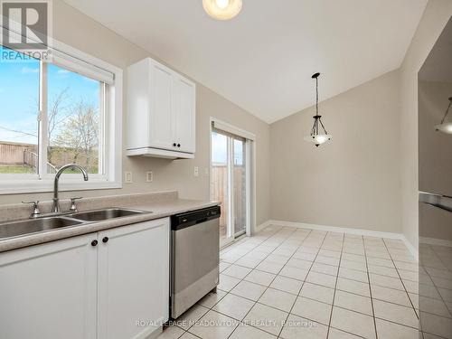 113 Tomahawk Drive, Grimsby, ON - Indoor Photo Showing Kitchen With Double Sink