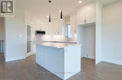 Lot 2 Briscoe Crescent, Strathroy-Caradoc, ON - Indoor Photo Showing Kitchen With Upgraded Kitchen
